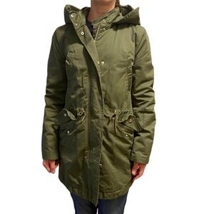 H&M green parka jacket . Size Xs. Worn only once. Very good condition.